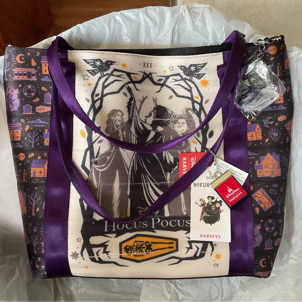 HARVEYS DISNEY  HOCUS POCUS Sanderson Sisters seatbelt tote 2023 LIMITED RETIRED